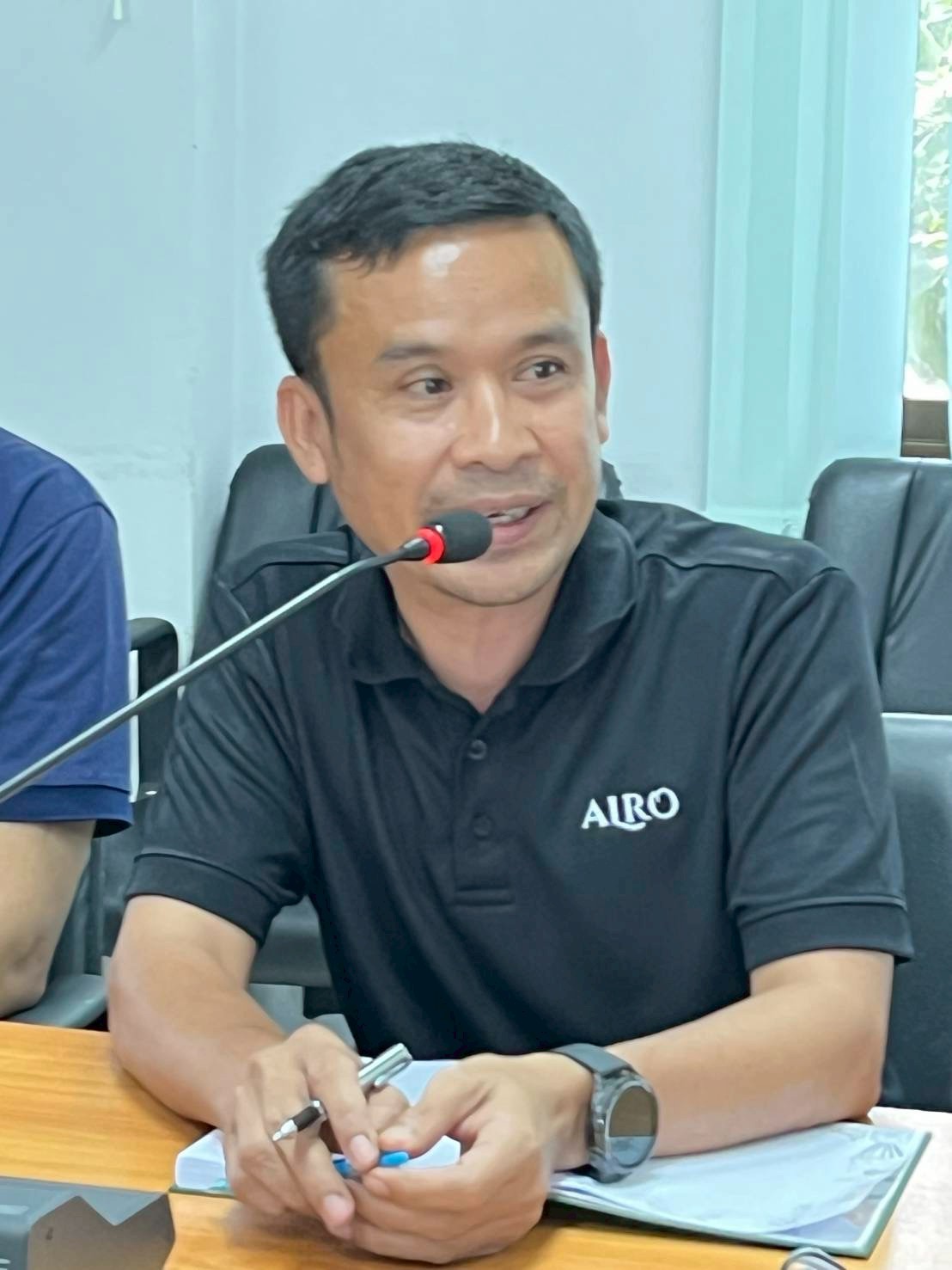 title - ผู้ตรวจราชการ ส.ป.ก. ประชุมติดตามผลการดำเนินงานตามแผนการตรวจราชการ ของ ส.ป.ก. ประจำปีงบประมาณ พ.ศ. 2569 รอบที่ 1 พร้อมลงพื้นที่มอบกิ่งพันธุ์โกโก้คุณภาพดีจำนวน 3,000 ต้น ณ จังหวัดชุมพร